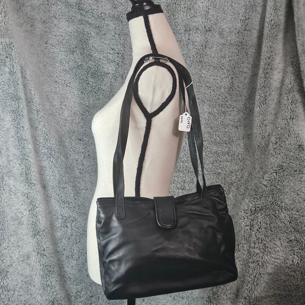 stone mountain black shoulder bag in good condition